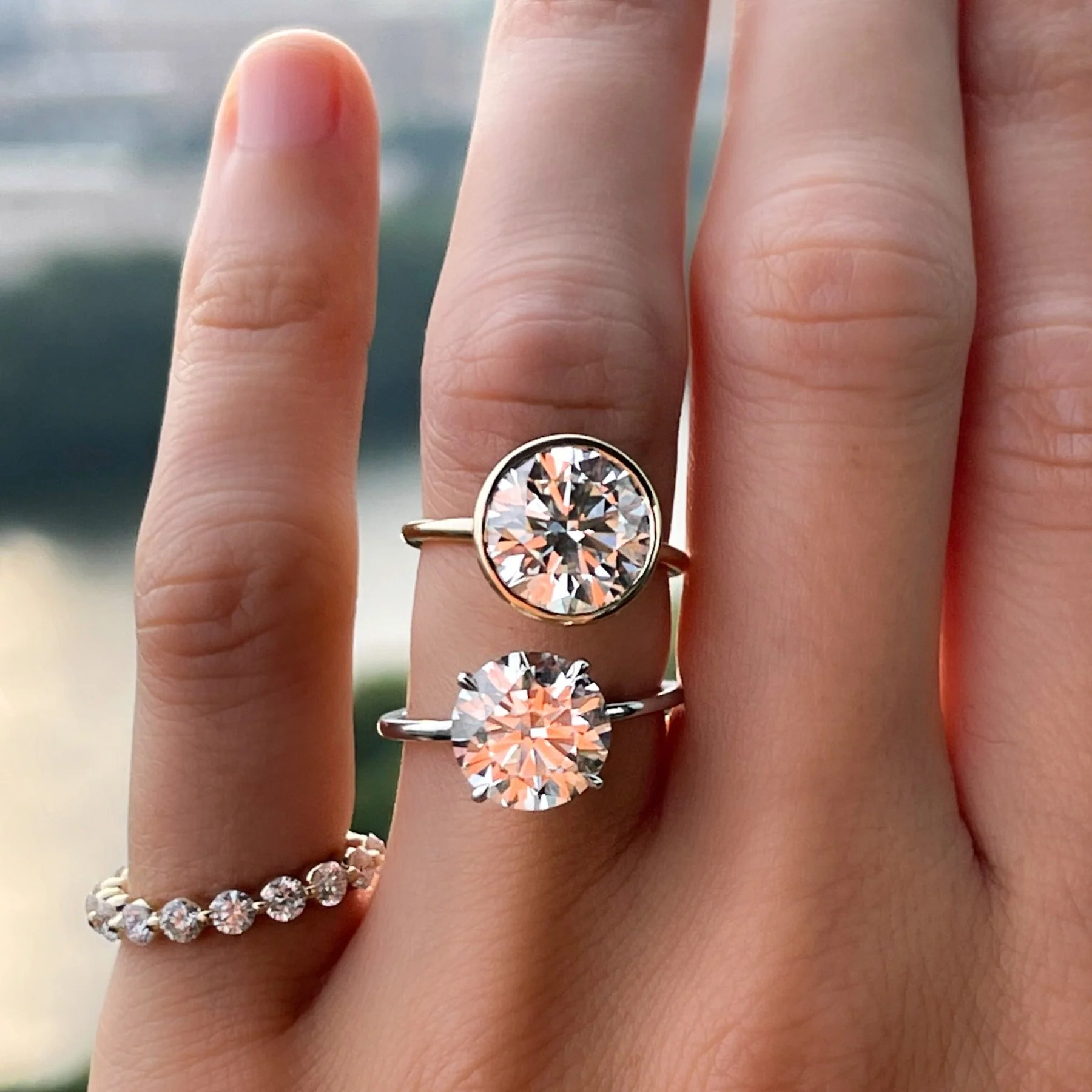 Penumbra Bezel Set Engagement Ring With Round Cut - Image 7