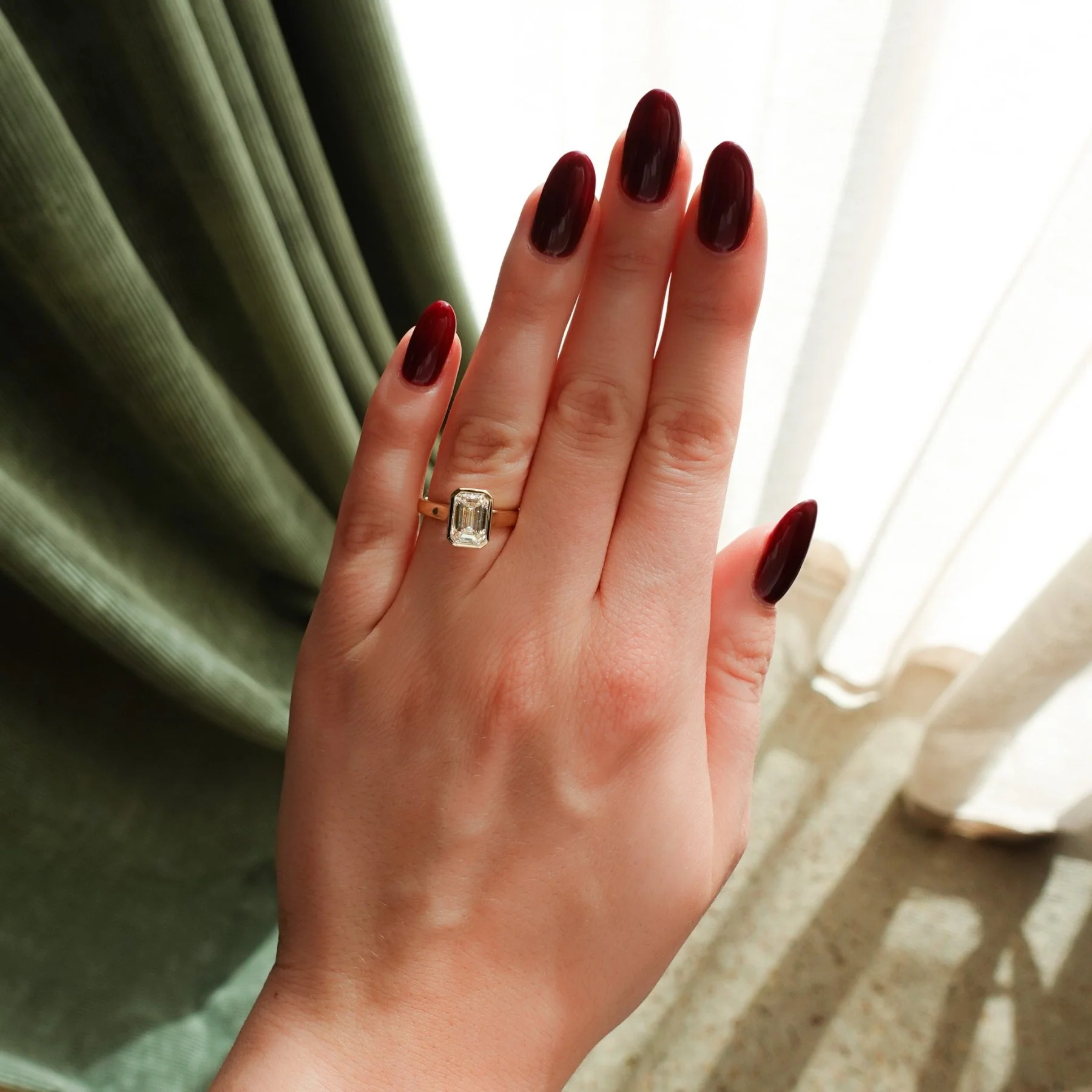 Cathedral Bezel Set Solitaire Engagement Ring With Emerald Diamond - Image 3