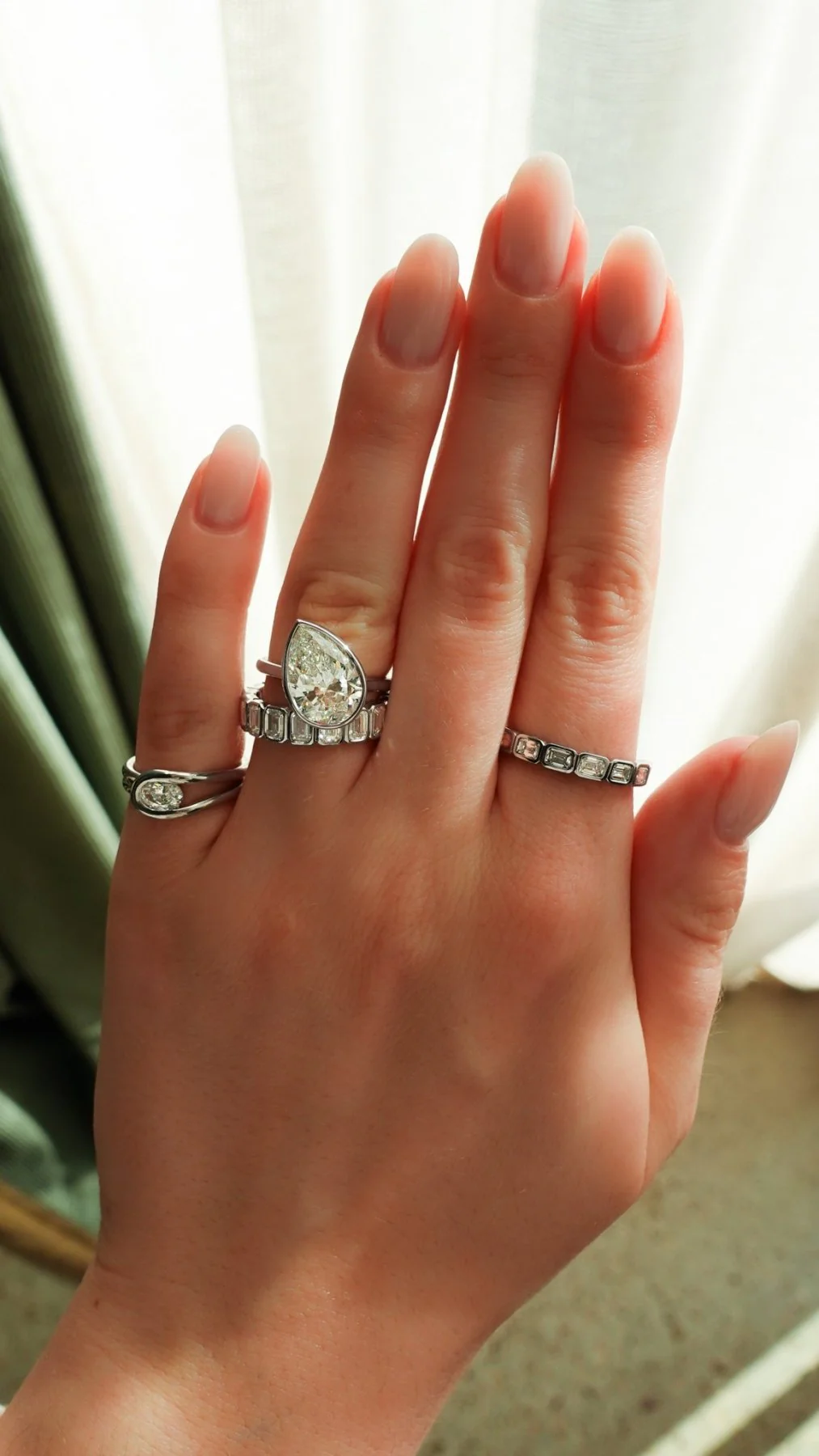 Five Stone Bezel Set Diamond Band With Emerald Cuts (2.50ctw) - Image 5