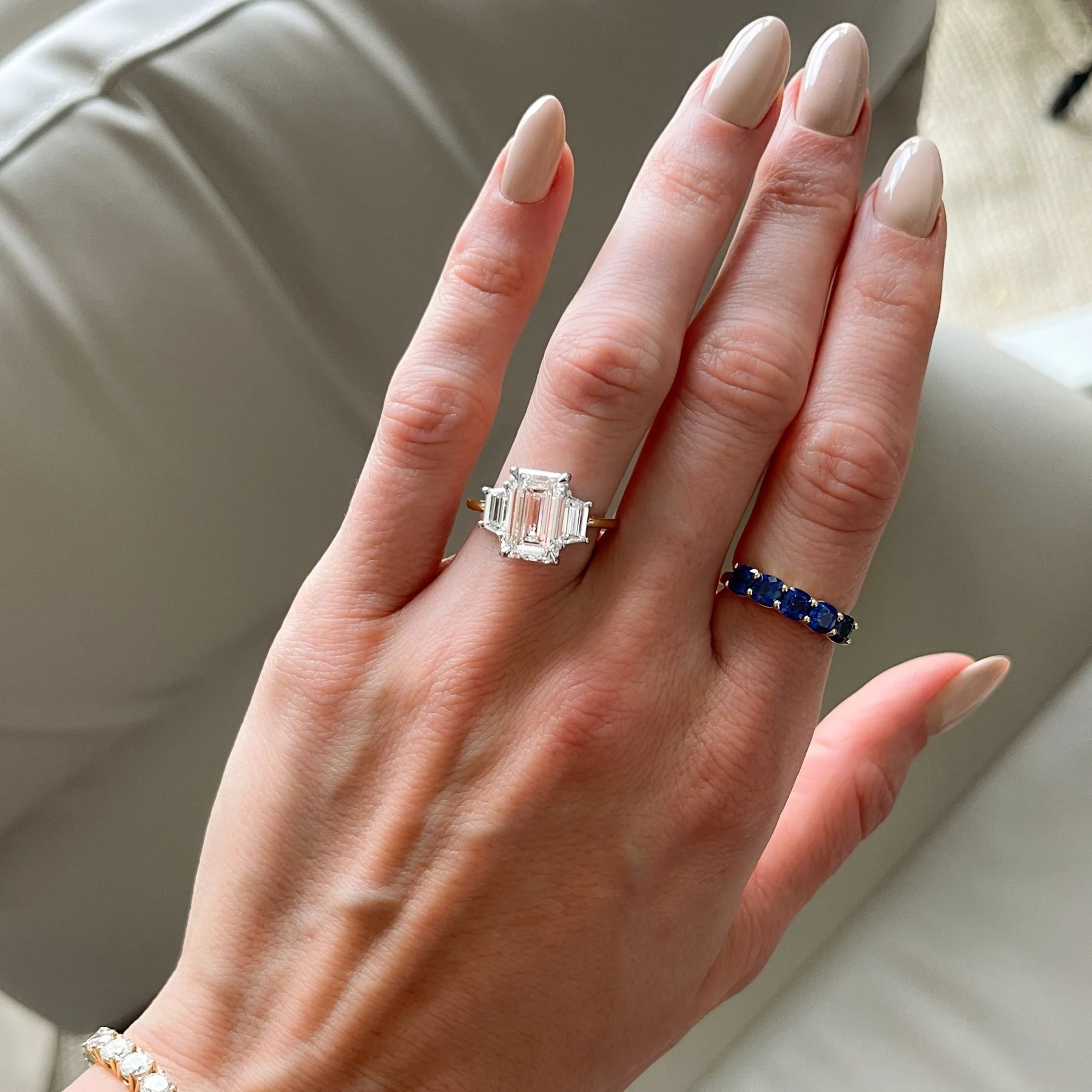 Five Stone Shared Prong Band With Blue Sapphire Gemstones (2.50ctw) - Image 2