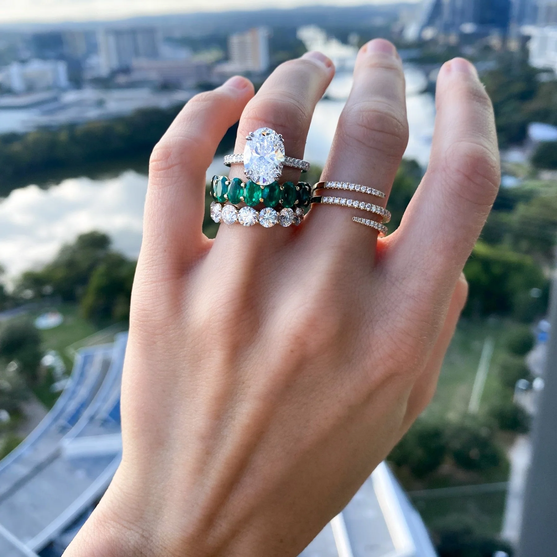 Petite Shared Prong Wedding Band with Green Emerald Oval Gemstones - Image 2