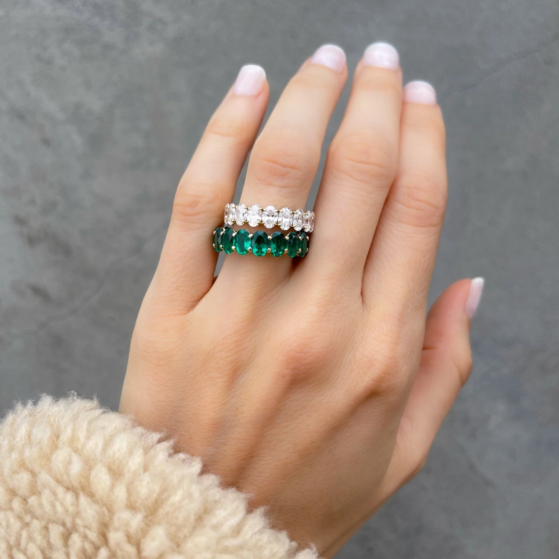 Petite Shared Prong Wedding Band with Green Emerald Oval Gemstones - Image 5